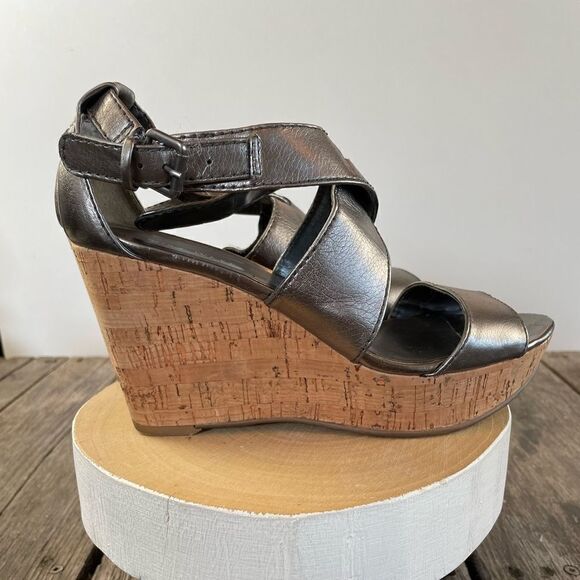 Nine West Wedge Heel Sandals Size 7.5 EUC - Picture 4 of 7